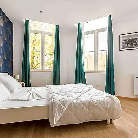 Large Maison - 5 Chambres- 2 Sdb- Proche Lille Roubaix