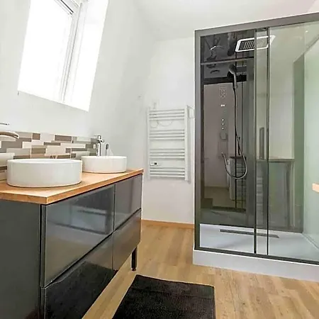 Large Maison - 5 Chambres- 2 Sdb- Proche Lille Roubaix